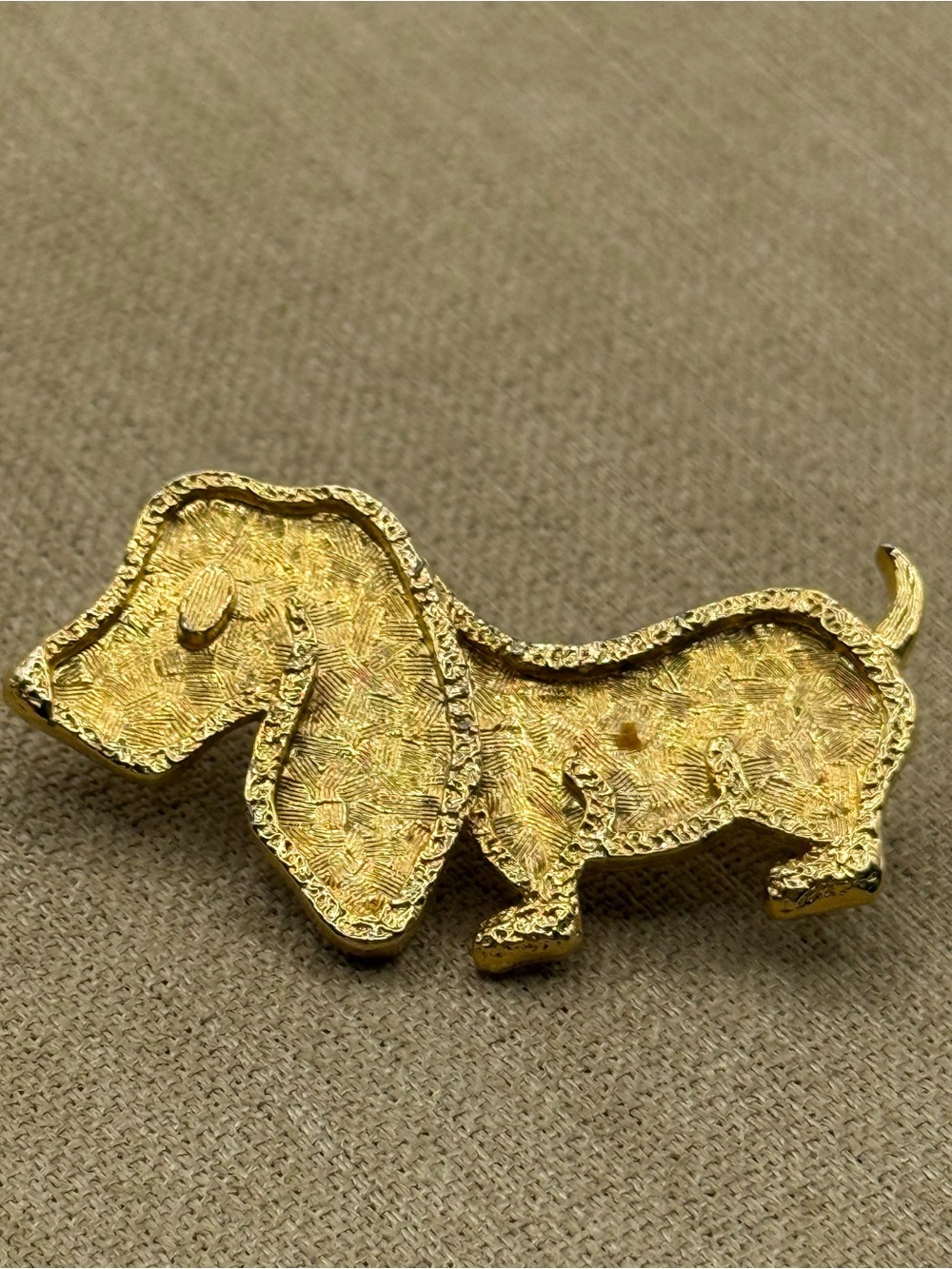 Gold Dachshund Brooch Pin - Classic Canine Jewelry